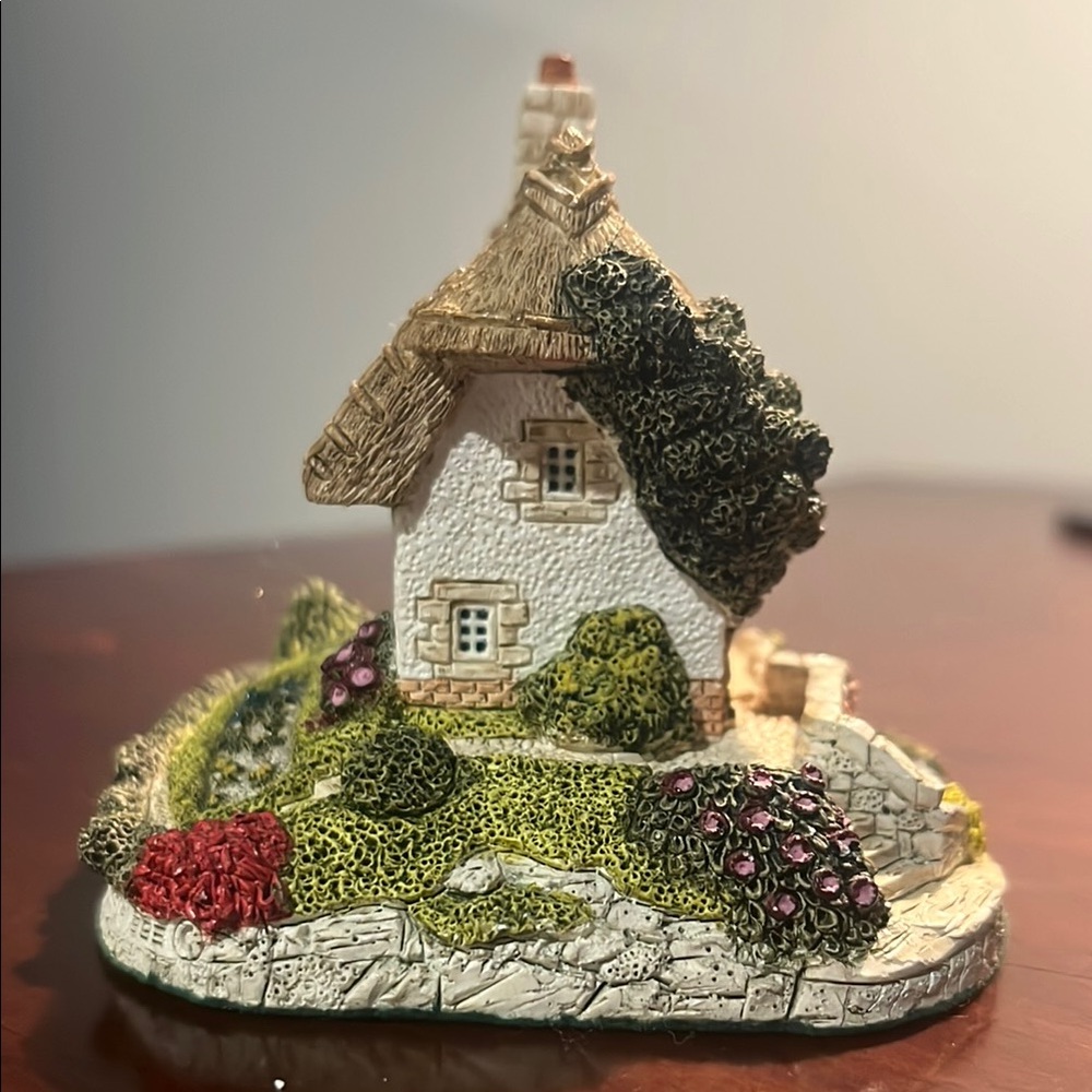 Charming Fraser Collection Vintage Cottage: The Classic Collection - Picture 4 of 5
